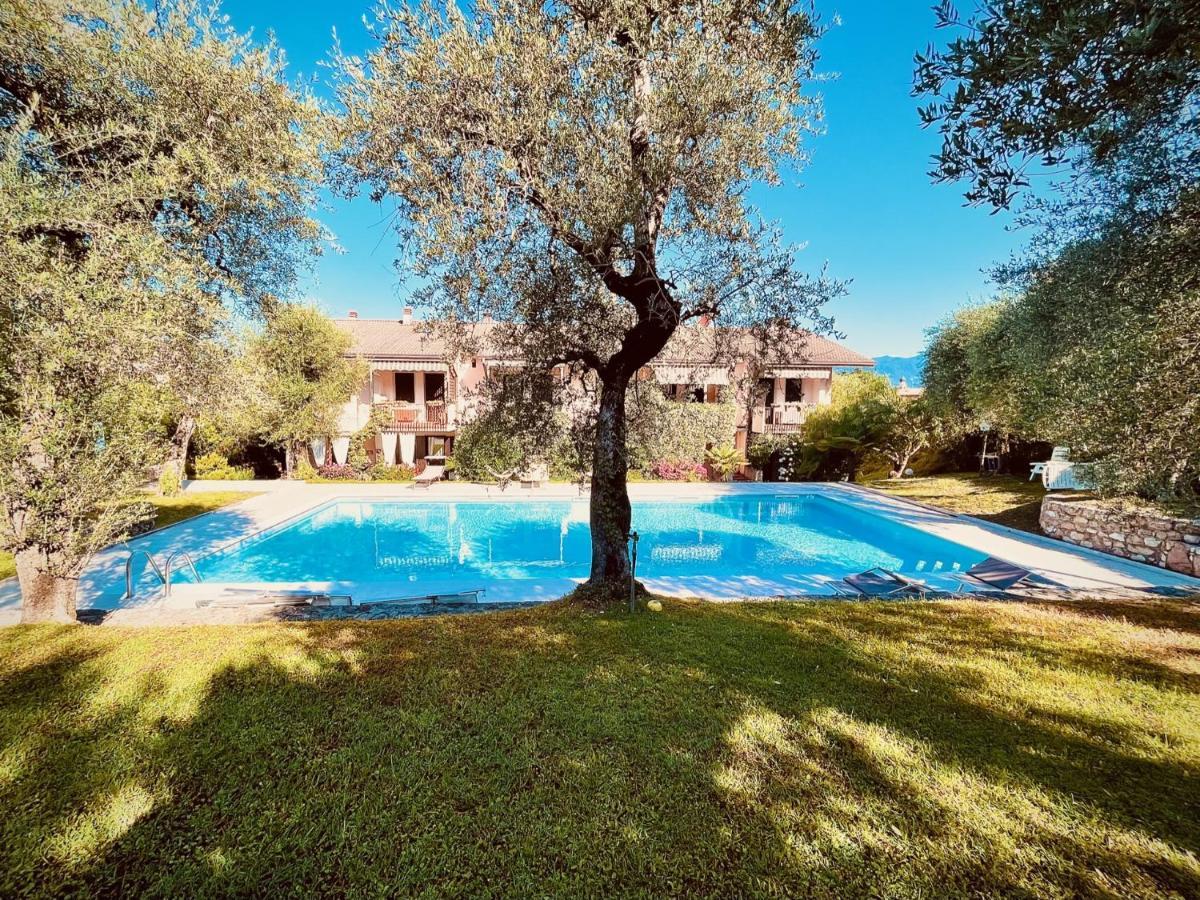 Residenza Riviera Degli Olivi Apartamento Torri Del Benaco Exterior foto