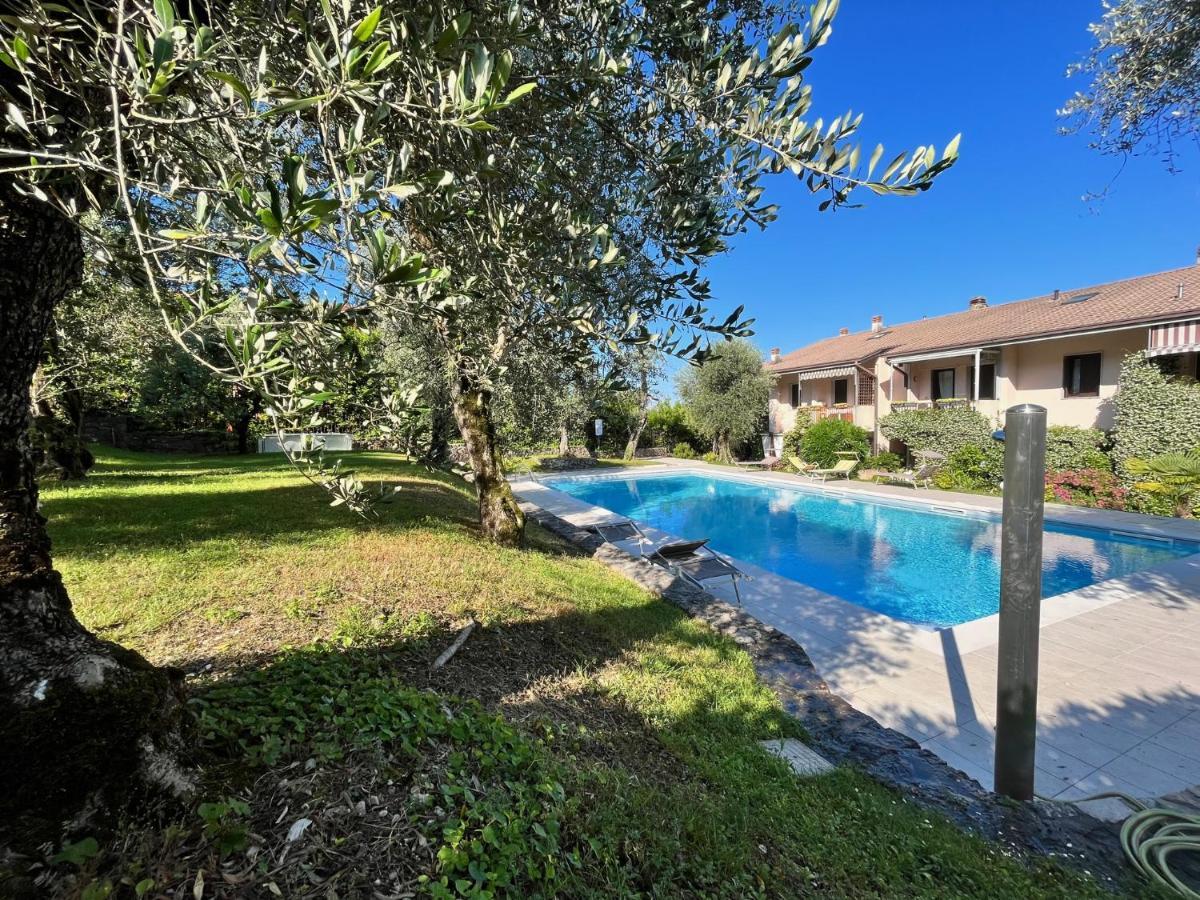 Residenza Riviera Degli Olivi Apartamento Torri Del Benaco Exterior foto