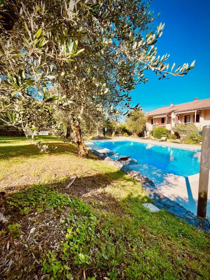 Residenza Riviera Degli Olivi Apartamento Torri Del Benaco Exterior foto