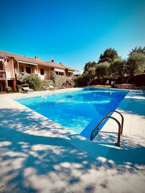 Residenza Riviera Degli Olivi Apartamento Torri Del Benaco Exterior foto