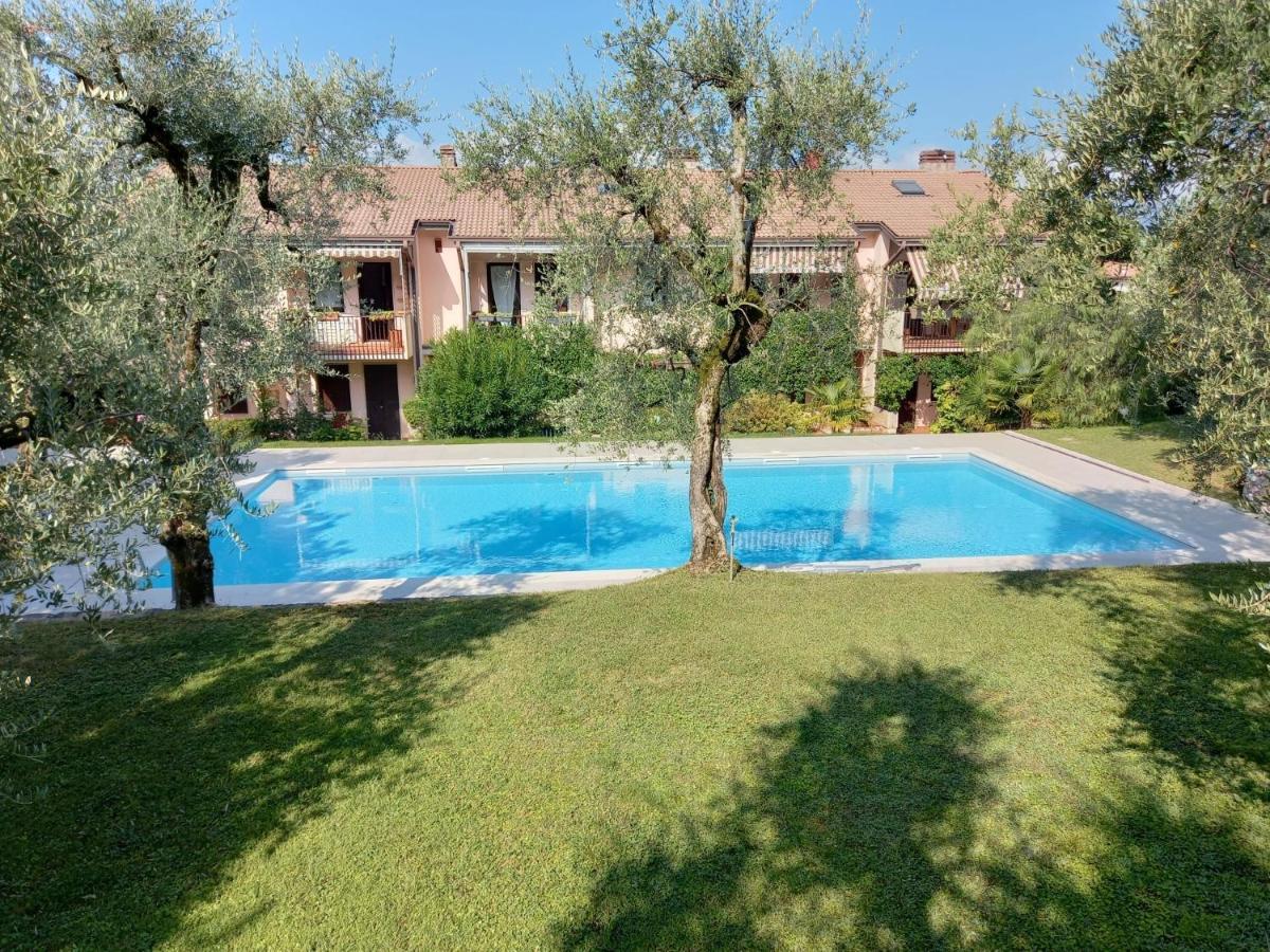 Residenza Riviera Degli Olivi Apartamento Torri Del Benaco Exterior foto