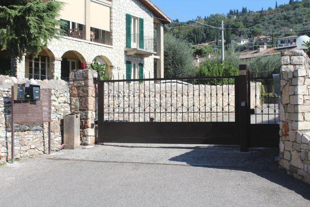 Residenza Riviera Degli Olivi Apartamento Torri Del Benaco Exterior foto