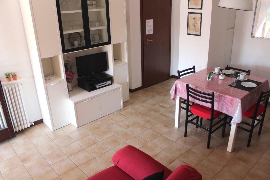 Residenza Riviera Degli Olivi Apartamento Torri Del Benaco Exterior foto
