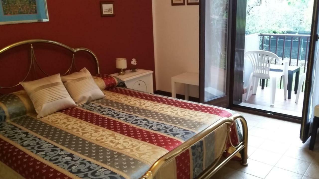 Residenza Riviera Degli Olivi Apartamento Torri Del Benaco Exterior foto