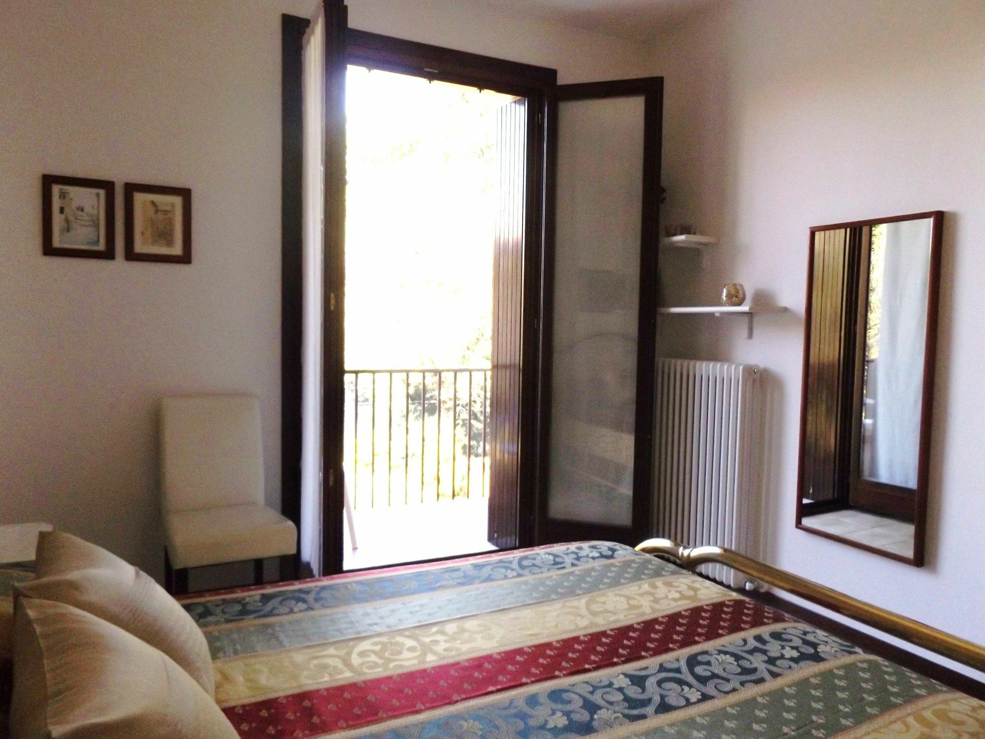 Residenza Riviera Degli Olivi Apartamento Torri Del Benaco Exterior foto