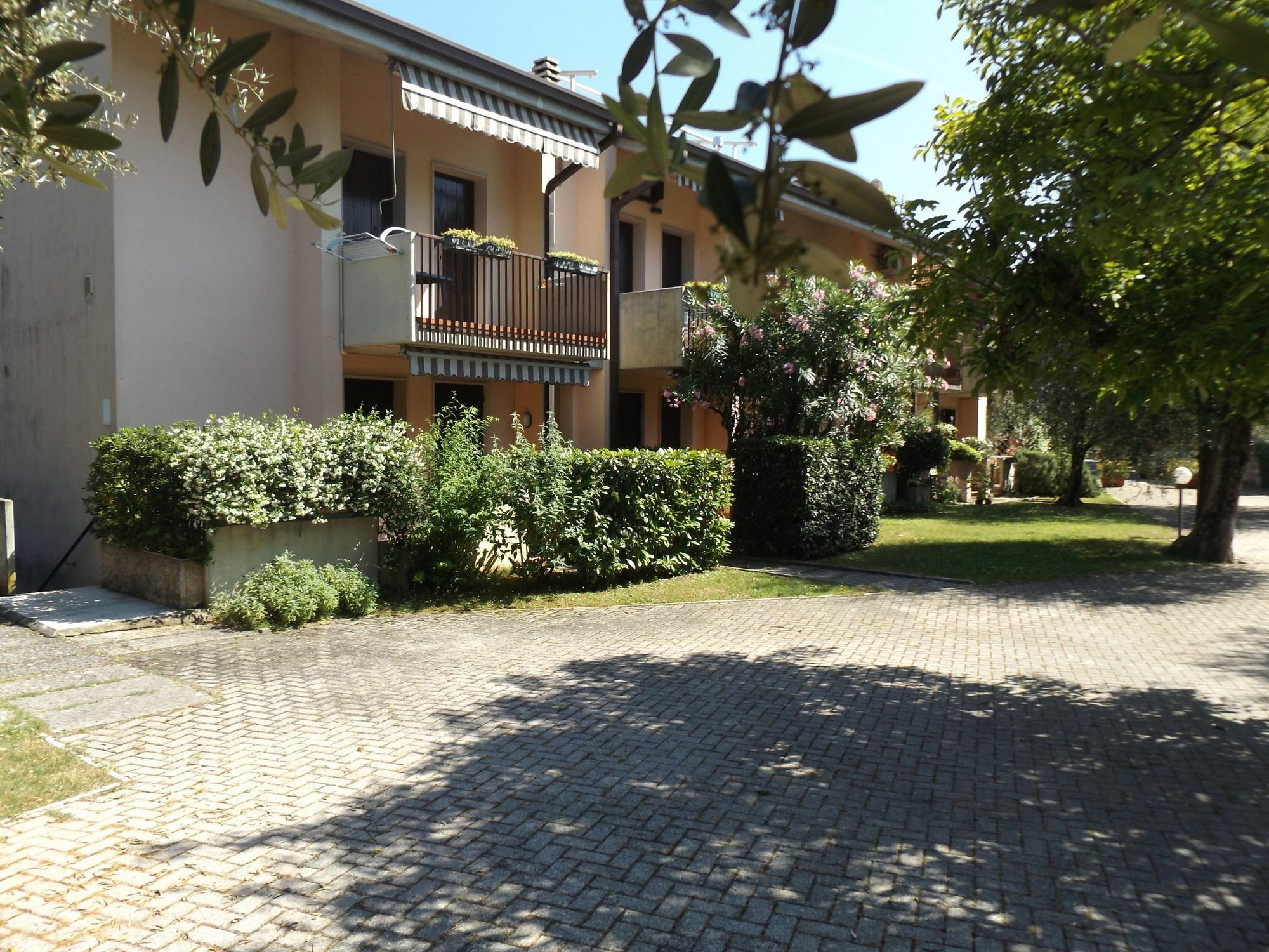 Residenza Riviera Degli Olivi Apartamento Torri Del Benaco Exterior foto