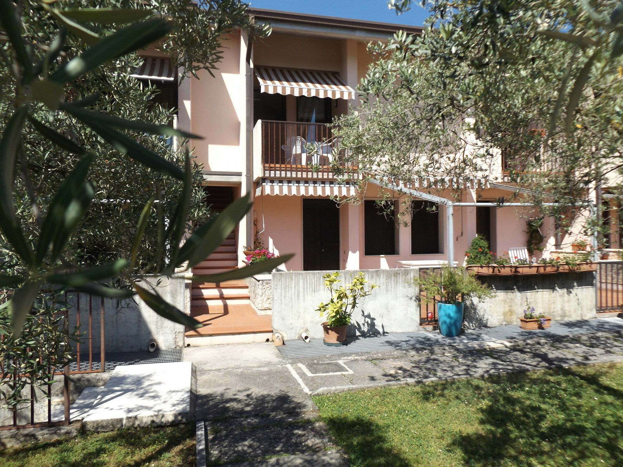 Residenza Riviera Degli Olivi Apartamento Torri Del Benaco Exterior foto