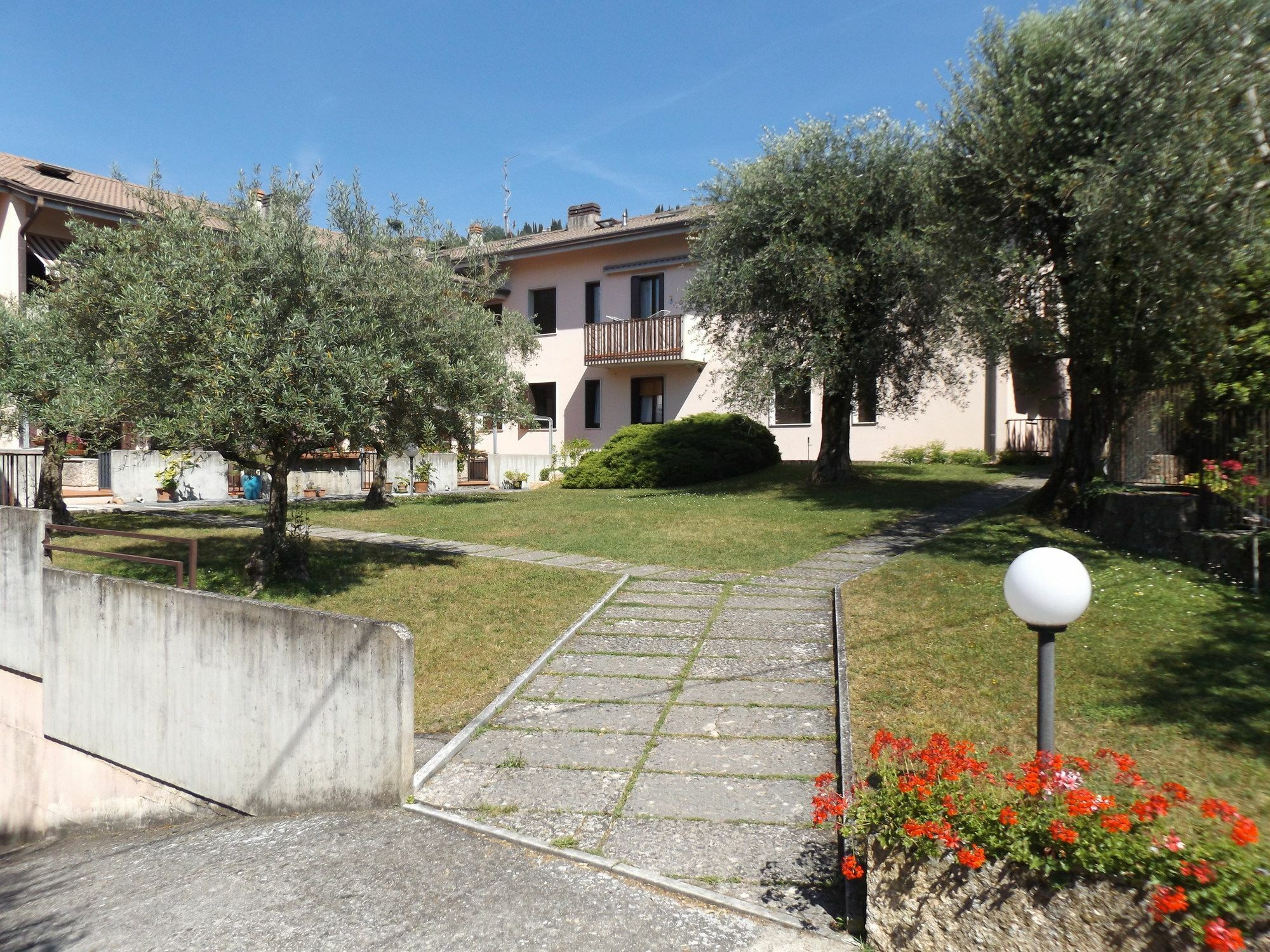 Residenza Riviera Degli Olivi Apartamento Torri Del Benaco Exterior foto